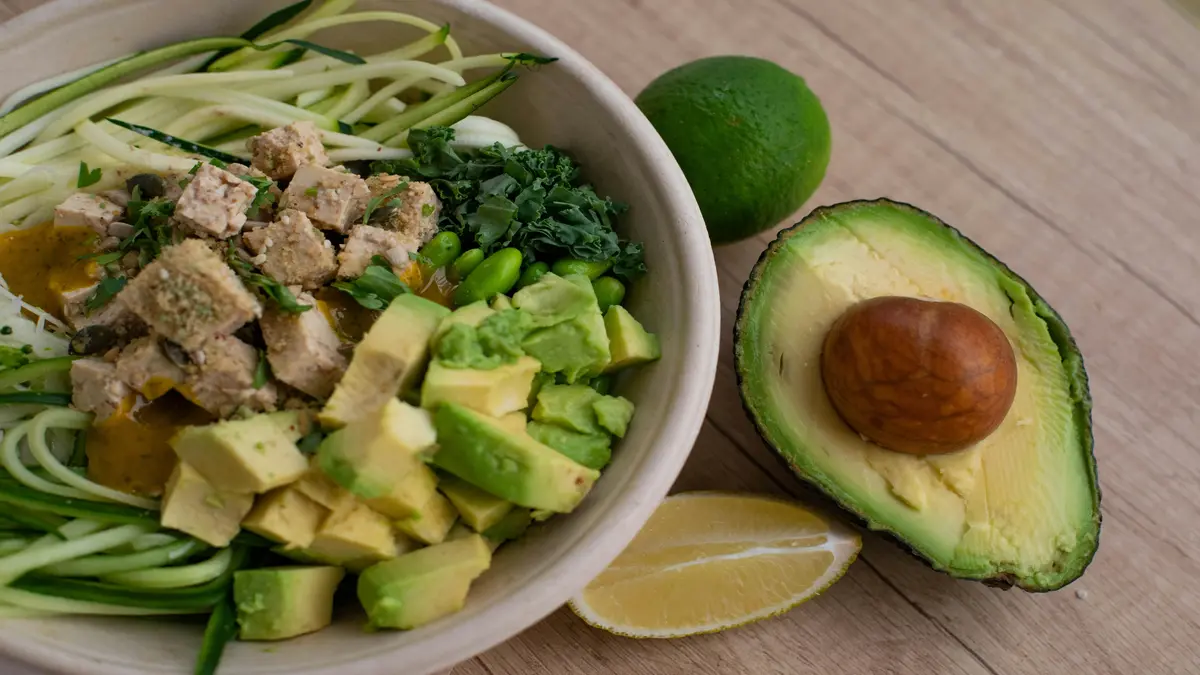 Easy Recipe: Vitality Salad with Lemon and Avocado